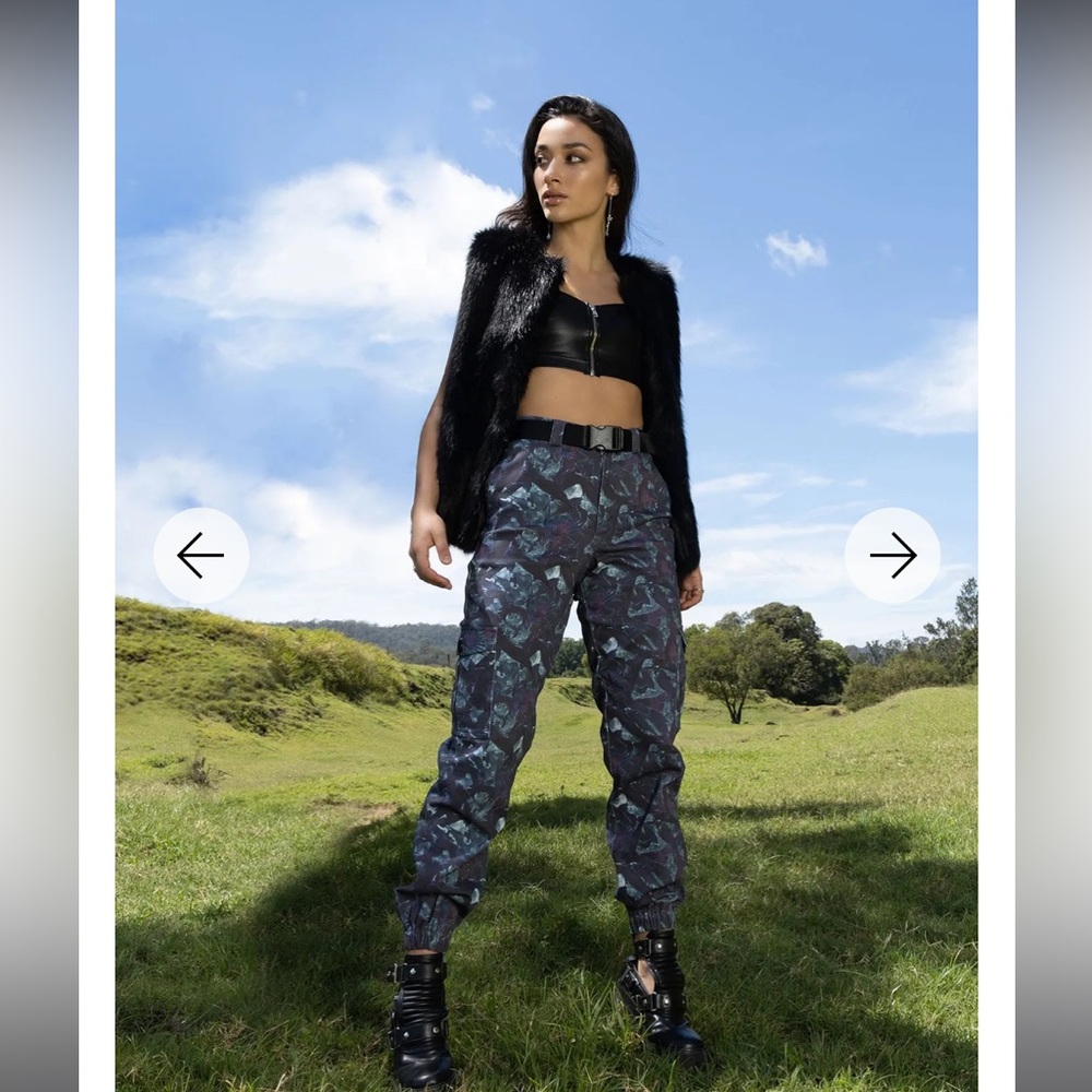 CROW SWARM CARGO PANTS LIMITED BLACKMILK NWOT SIZE 8 COMES WITH BELT